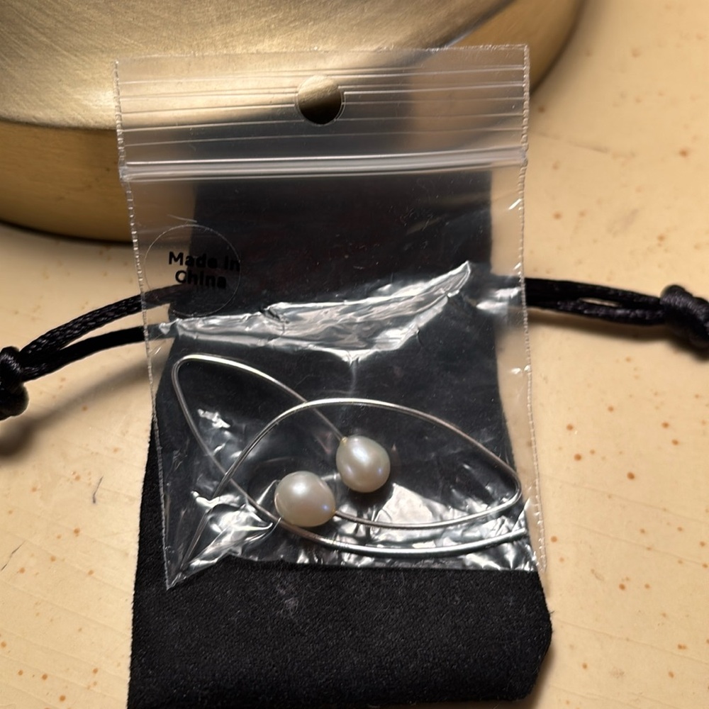 Brand New and Never Worn Freshwater Pearl Drop Earrings